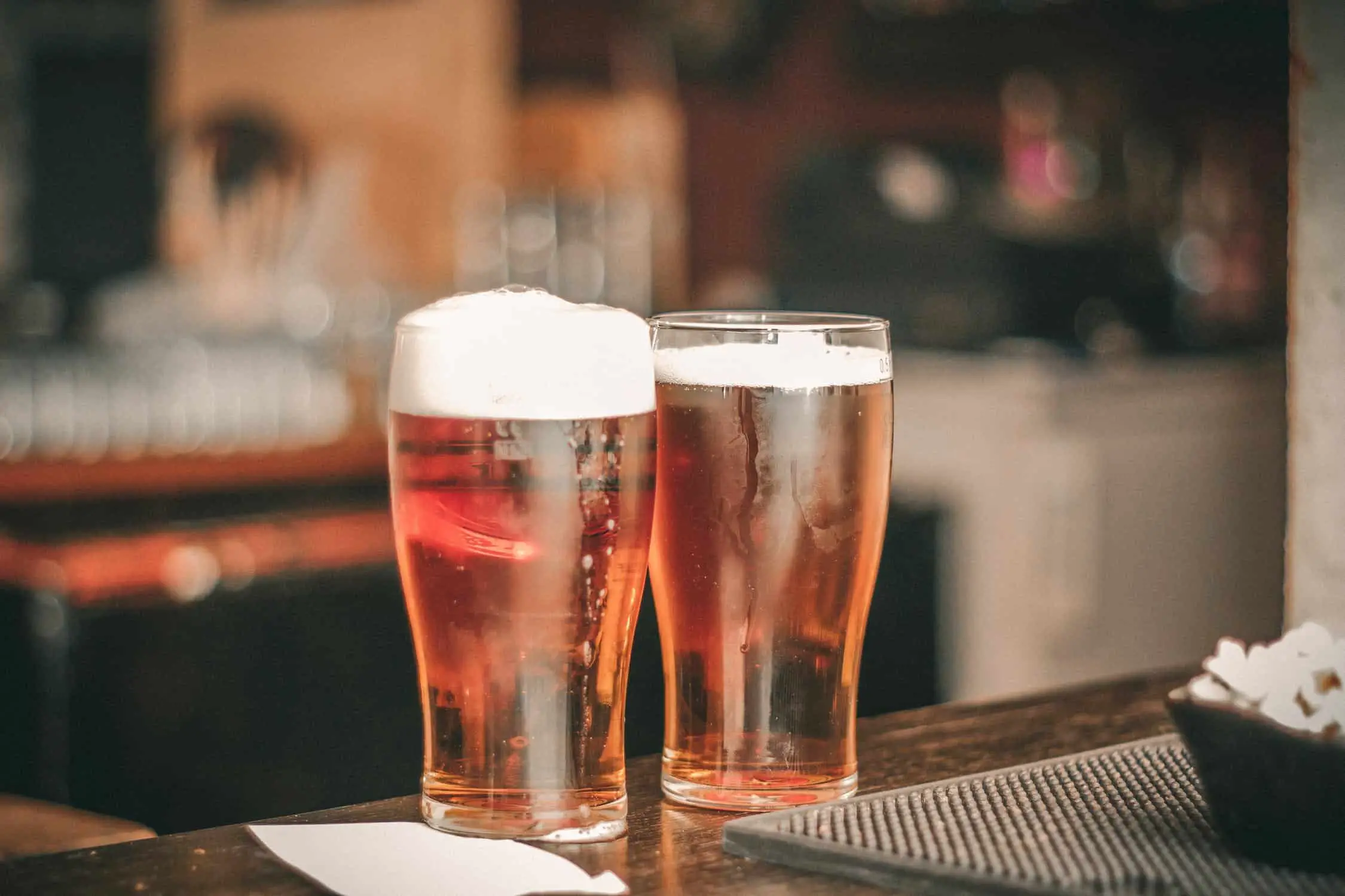 beer glasses; types of beer