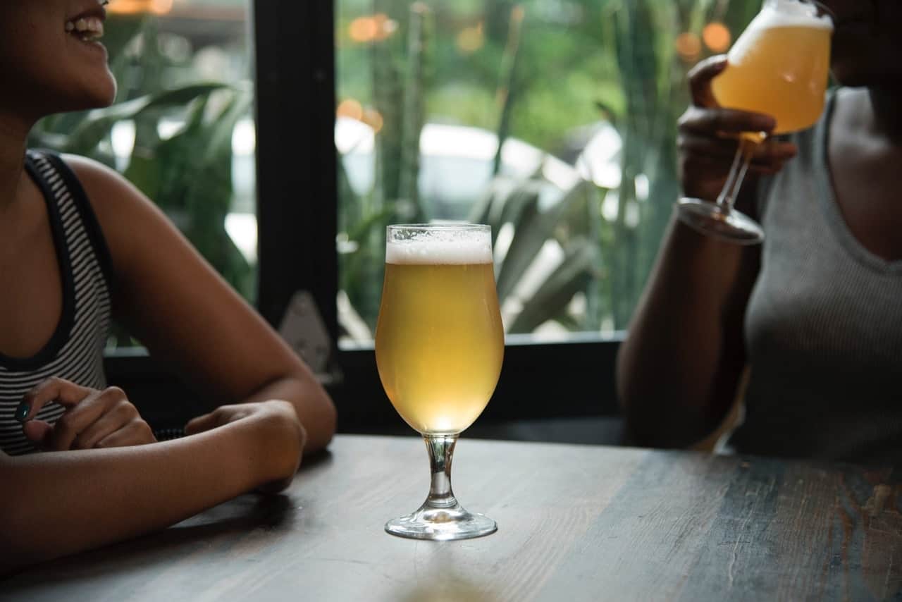 Women drinking beer